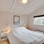 Justiina - 800m From The Sea By Interhome